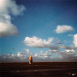 Pêcheur,  Dunkerque,  2018, stenope,  pinhole,  slow photography,  chambre noire,  mer,  ciel,  pecheur,  jaune,  bleu,  sea,  fisher