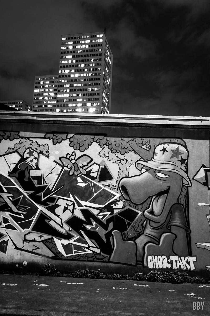 architecture,  confinement,  grafitti