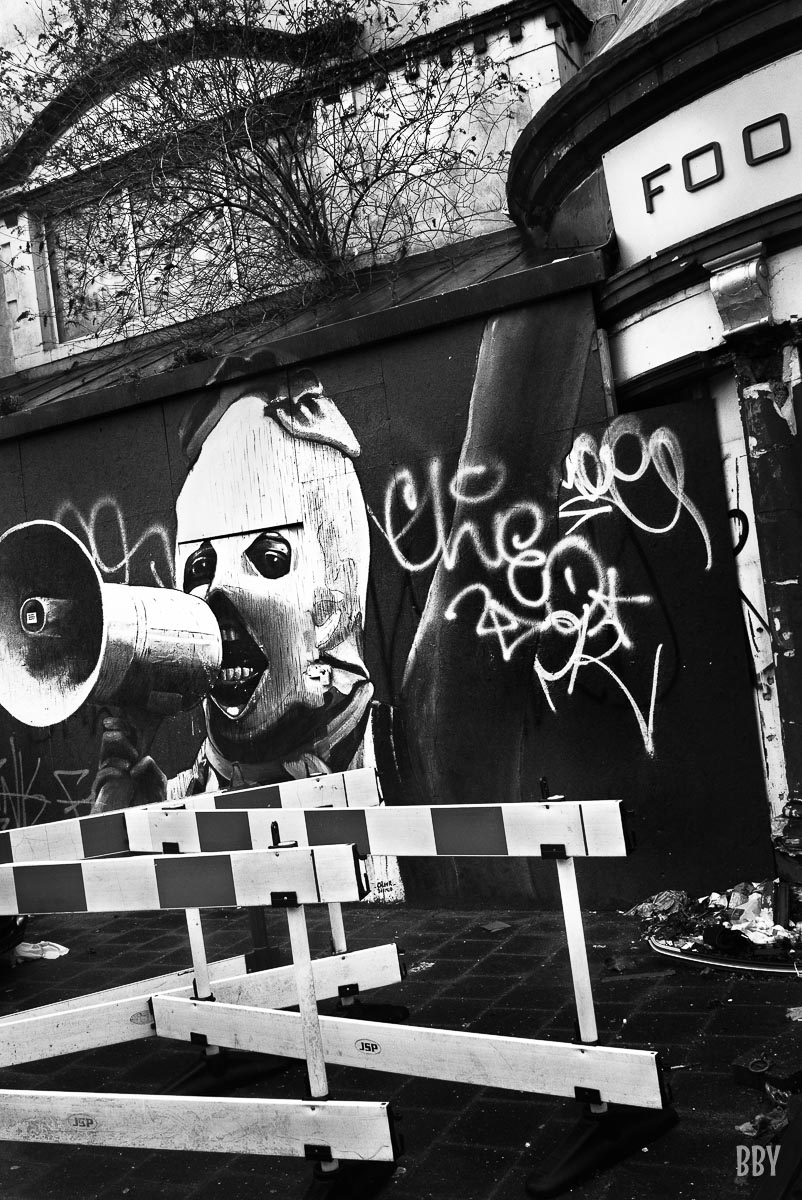 graffiti, revolte, mégaphone, Passage non obligé, grafitti, travaux photo