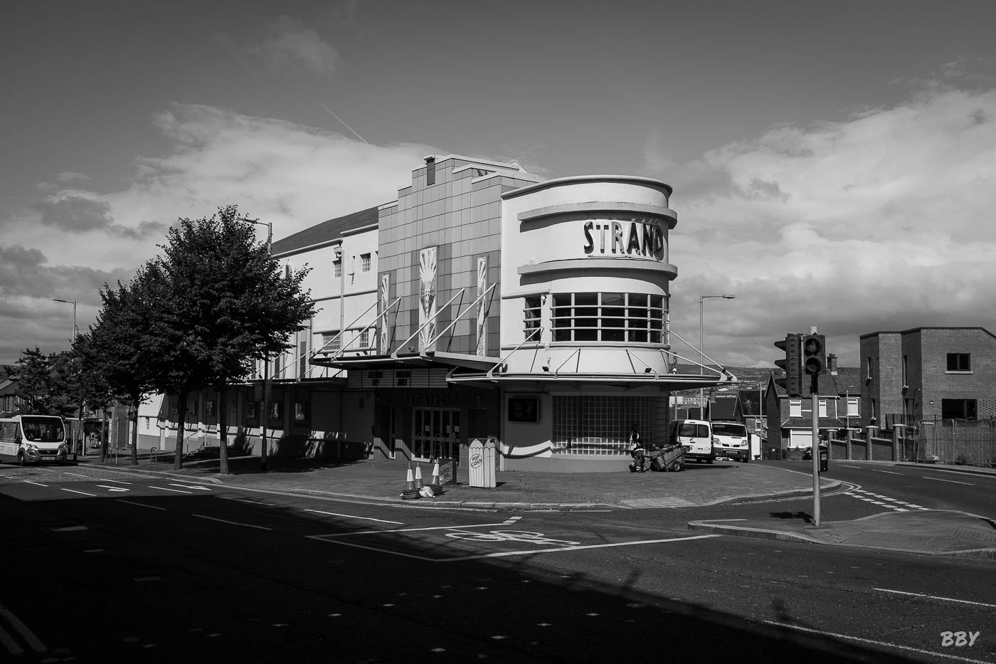 Arbre,  Paysage,  extérieur,  ciel,  nuage,  bâtiment,  arbre,  route,  rue,  mixte,  chemin,  ville,  cinéma,  outdoor,  sky,  cloud,  building,  tree,  road,  street,  mixed-use,  way,  city,  cinema